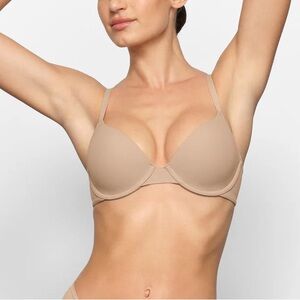 NWT Skims FITS EVERYBODY T-SHIRT BRA